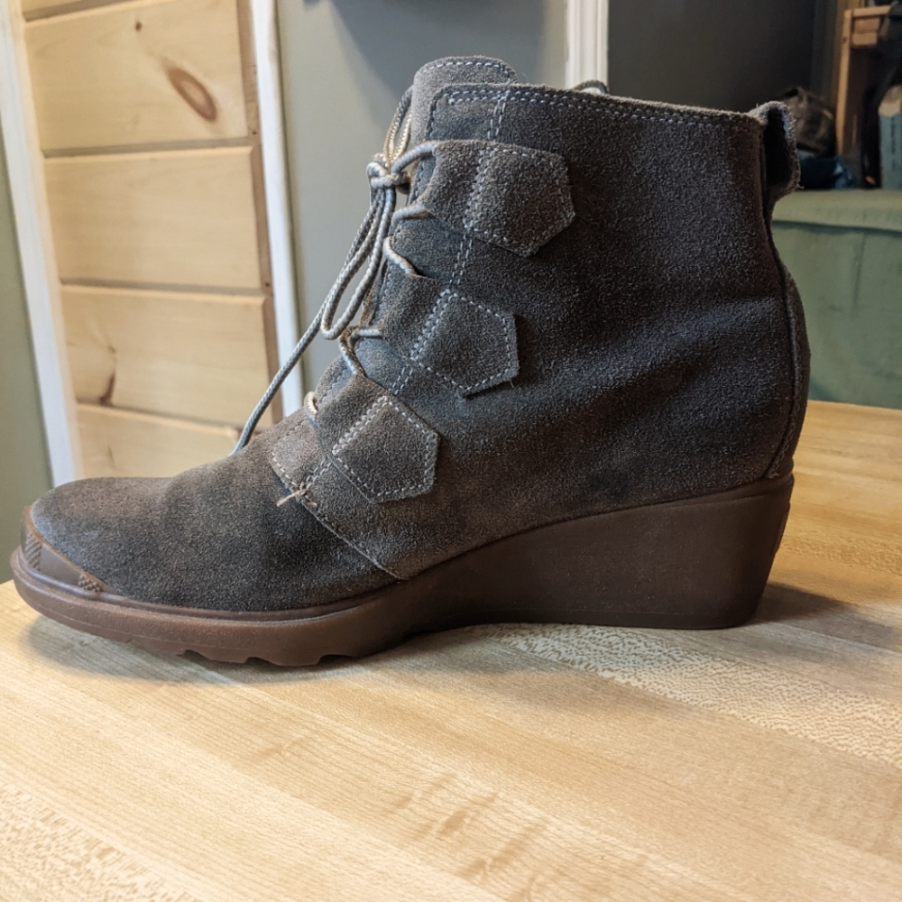Sorel wedge leather boots